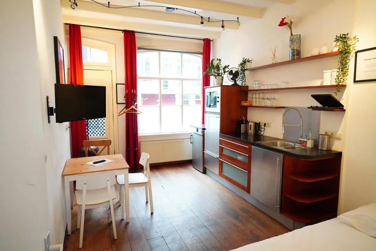 Kerkstraat Bed And Breakfast Apartment With Private Garden Амстердам